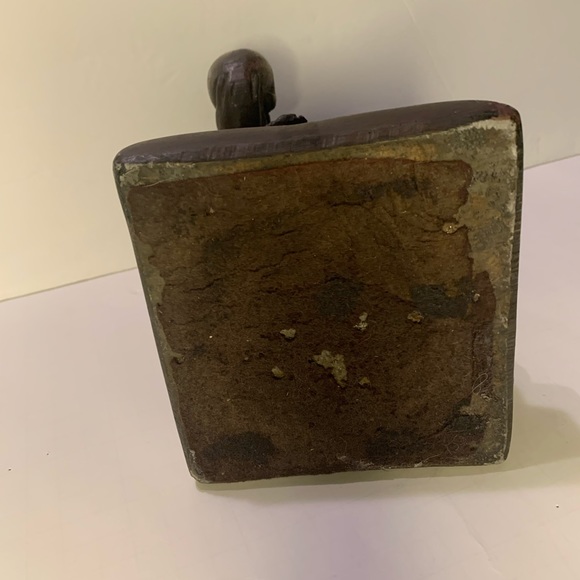 Darwin’s ape and skull sculpture - Picture 6 of 6